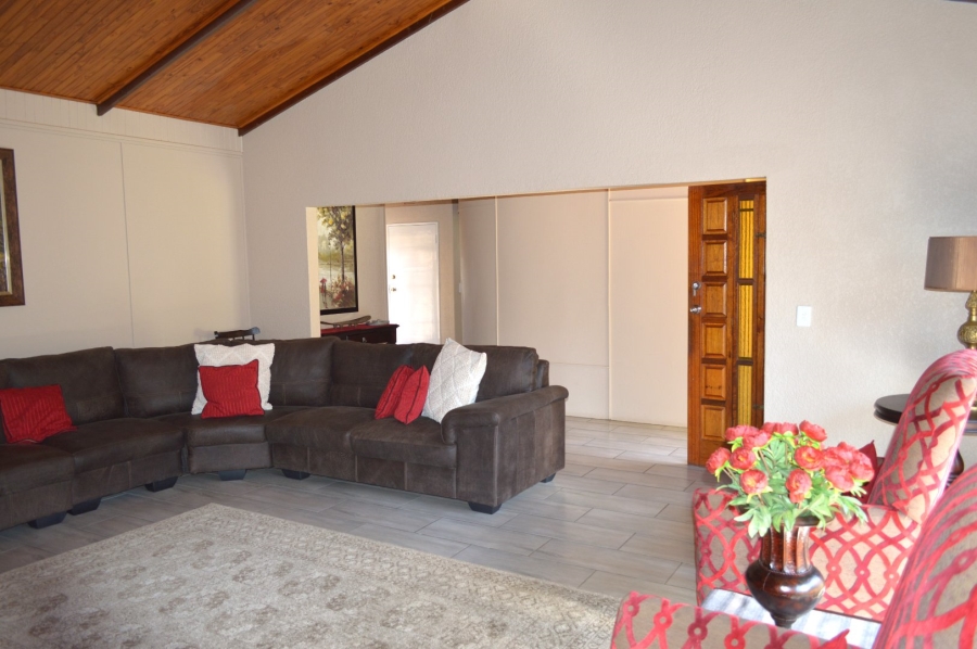 5 Bedroom Property for Sale in Wilkoppies North West